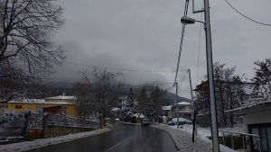 «Αγρίεψε» πάλι ο καιρός στη Βόρεια Ελλάδα. Χιόνι στα ορεινά της Θεσσαλονίκης. Κλειστά σχολεία σε Λαγκαδά και Χαλκιδική