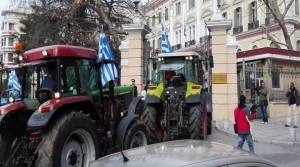 Με τρακτέρ και αγροτικά οχήματα στο Διοικητήριο αγρότες και κτηνοτρόφοι της Κ. Μακεδονίας - Καταθέτουν νέα επιστολή στο γραφείο του πρωθυπουργού