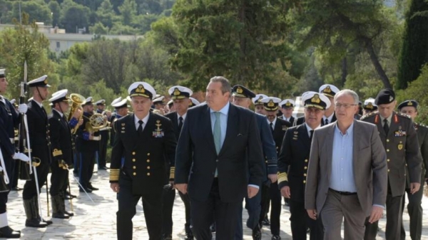 Η Ελλάδα δεν προκαλεί κανένα αλλά και δεν υποχωρεί ούτε χιλιοστό στα δικαιώματα που της δίνει το διεθνές δίκαιο, τόνισε ο Π. Καμμένος