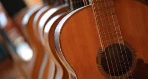 Στα τάστα της λαϊκής κιθάρας των αρχών του αιώνα!