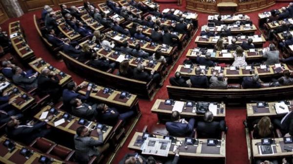 Βουλή: Κορυφώνεται η αντιπαράθεση για την πώληση των λιγνιτικών μονάδων της ΔΕΗ