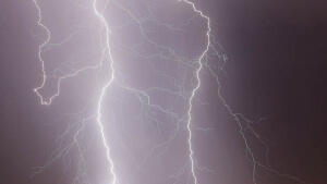 Το πρώτο σύστημα τεχνητής νοημοσύνης που προβλέπει πού και πότε θα πέσει κεραυνός