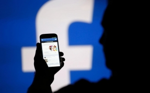 Επεκτείνεται διεθνώς (αλλά όχι στην ΕΕ) λογισμικό τεχνητής νοημοσύνης του Facebook για τον έγκαιρο εντοπισμό χρηστών με τάσεις αυτοκτονίας