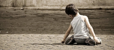 Ολοένα περισσότερα παιδιά ζουν στη φτώχεια στις πλουσιότερες χώρες (ΟΟΣΑ)
