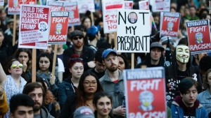 ΗΠΑ: Οι γυναίκες ηγήθηκαν των άνευ προηγουμένου διαδηλώσεων κατά του Τραμπ