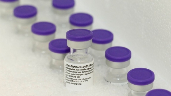 Pfizer και BioNTech σχεδιάζουν 3η ενισχυτική δόση, αλλά και εμβόλιο ειδικά κατά της παραλλαγής Δέλτα