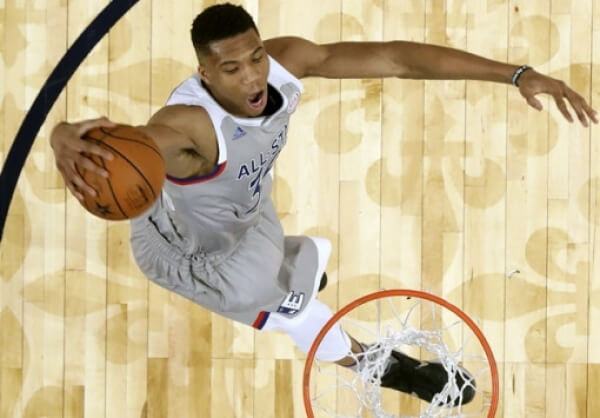 «Πόλος έλξης» για τους Αμερικανούς η Ελλάδα, ελέω Αντετοκούνμπο