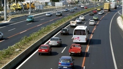 Πρόστιμα έως 2.000 ευρώ για απλήρωτα τέλη, ΚΤΕΟ και ανασφάλιστα ΙΧ κάθε εξάμηνο: πώς θα εντοπίζονται οι παραβάτες
