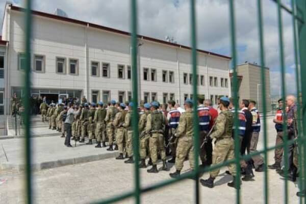Τουρκία: Ένοχοι κρίθηκαν από δικαστήριο στρατιωτικοί που κατηγορούνται ότι αποπειράθηκαν να σκοτώσουν τον Ερντογάν