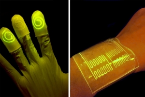 «Ζωντανά» γάντια και «ζωντανοί» επίδεσμοι λάμπουν μόλις έρχονται σε επαφή με τοξικά χημικά
