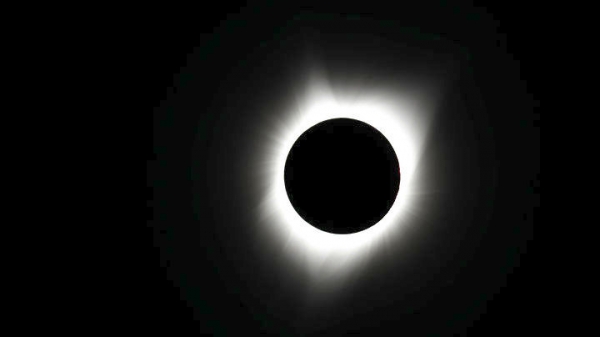 Μαγευτική η ολική έκλειψη Ηλίου στις ΗΠΑ