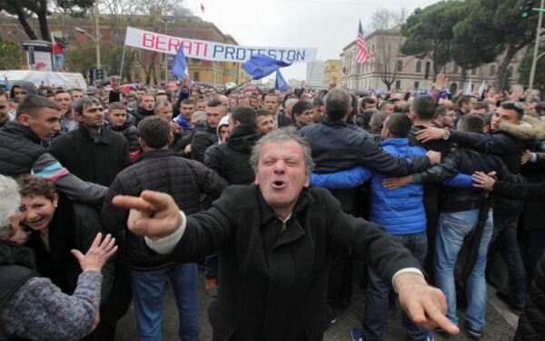 Αλβανία: Δεύτερη μέρα διαδηλώσεων της αντιπολίτευσης στα Τίρανα