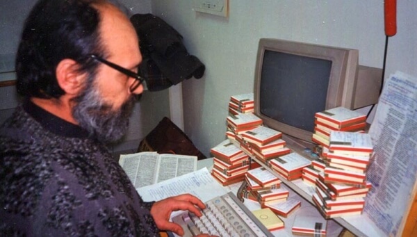 Ένα λεξικό 50.000 λέξεων γραμμένο σε ...πακέτα τσιγάρων