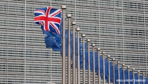 Οι Ευρωπαίοι πολίτες θέλουν να παραμένει η Βρετανία στην ΕΕ