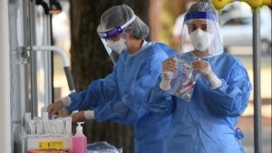 Προβληματίζει τους επιστήμονες η συνύπαρξη γρίπης και covid-19