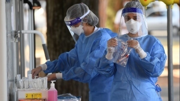 Προβληματίζει τους επιστήμονες η συνύπαρξη γρίπης και covid-19