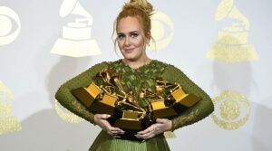 Grammy: Θριαμβεύτρια η Adele μπαίνει στην Ιστορία των σημαντικότερων βραβείων της αμερικανικής μουσικής