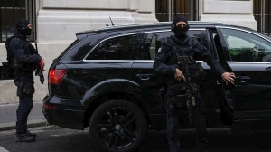 Γαλλία: Αυτοκίνητο έπεσε πάνω σε στρατιώτες σε προάστιο του Παρισιού, έξι τραυματίστηκαν
