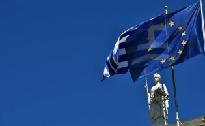 Telegraph: Η Ελλάδα δραπετεύει από μια οικονομική τραγωδία