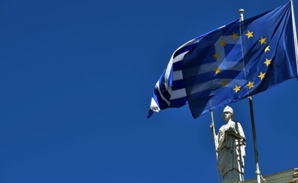Telegraph: Η Ελλάδα δραπετεύει από μια οικονομική τραγωδία