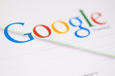 Υπάλληλοι της Google μηνύουν την εταιρεία για παράνομη απαγόρευση επικοινωνίας μεταξύ τους