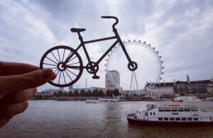 Οι χάρτινες σιλουέτες του @paperboyo (όχι μόνο πάνω σε κτίρια)