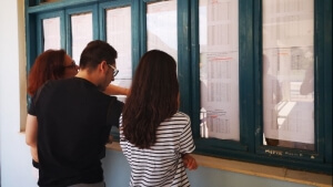 Ανακοινώθηκαν οι βαθμολογίες των Πανελλαδικών. Τι δείχνουν τα στατιστικά