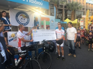 Τερματισμός στη ΔΕΘ για τους δύο Γερμανούς ποδηλάτες που συγκέντρωσαν χρήματα για το Χαμόγελο του Παιδιού και άλλες τρεις οργανώσεις