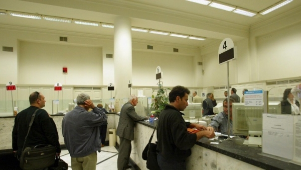 Ελληνική Ένωση Τραπεζών: Ποιές συναλλαγές δεν θα διενεργούνται μέσω των τραπεζικών καταστημάτων από σήμερα
