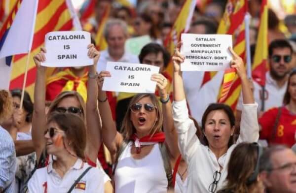 Ισπανία: Εκατοντάδες χιλιάδες διαδηλωτές στους δρόμους της Βαρκελώνης κατά της ανεξαρτησίας