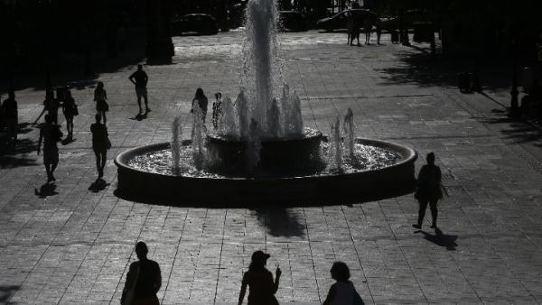 Συνθήκες καύσωνα και σήμερα με έντονο αίσθημα δυσφορίας στα αστικά κέντρα