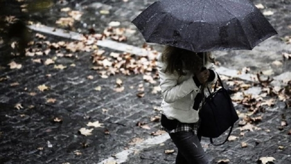 Αλλαγή στο σκηνικό του καιρού με βροχές, χιόνια στα ορεινά και «βουτιά» της θερμοκρασίας