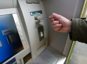 Capital Controls: Από 1η Σεπτεμβρίου έως 1.800 ευρώ τον μήνα