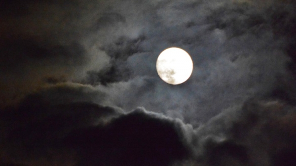 Επί ποδός η NASA για αποστολή στη σκοτεινή πλευρά της Σελήνης