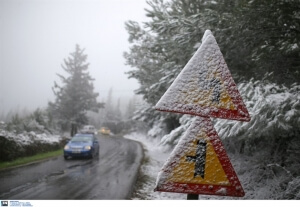 Στα λευκά ντύθηκε η ορεινή Χαλκιδική. Χαμηλές θερμοκρασίες στη Βόρεια Ελλάδα