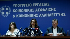 Έφη Αχτσιόγλου: Σημαντικές ελαφρύνσεις για 250.000 μη μισθωτούς ασφαλισμένους