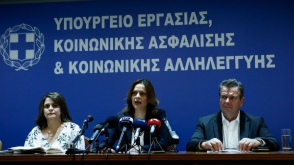 Έφη Αχτσιόγλου: Σημαντικές ελαφρύνσεις για 250.000 μη μισθωτούς ασφαλισμένους