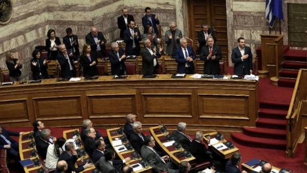 «ΝΑΙ» στη Συμφωνία των Πρεσπών - Υπέρ ψήφισαν 153 βουλευτές, κατά τάχθηκαν 146 βουλευτές