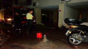 Έντονη βροχόπτωση στη Χαλκιδική - Πυροσβέστες απεγκλώβισαν δύο γυναίκες