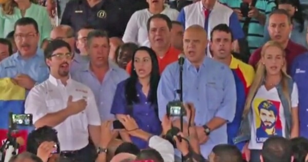 Βενεζουέλα: Στους δρόμους η αντιπολίτευση (VIDEO)