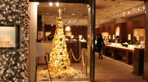 Ιαπωνία: Χριστουγεννιάτικο δένδρο από ατόφιο χρυσάφι πωλείται σε κατάστημα του Τόκιο