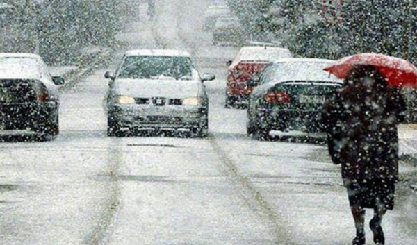 Θεσσαλονίκη: Προβλήματα από την έντονη χιονόπτωση και στο κέντρο της πόλης