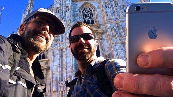 Στο Μιλάνο απαγορεύθηκε η χρήση των selfie sticks
