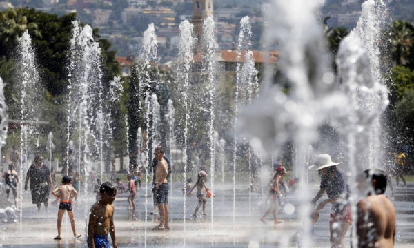 Η "εβδομάδα της κόλασης" στη Γηραιά Ήπειρο που βρίσκεται αντιμέτωπη με πρωτοφανές κύμα καύσωνα