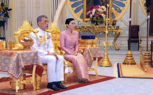 Σουτίντα Βατζιραλονγκόρν - Από αεροσυνοδός βασίλισσα της Ταϊλάνδης