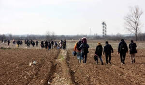 Η Τουρκία επιχειρεί να εξωθήσει από τη Συρία προς την Ελλάδα περίπου 130.000 πρόσφυγες, σύμφωνα με το ρωσικό υπουργείο Άμυνας
