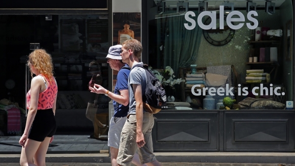 Πρεμιέρα για τις θερινές εκπτώσεις των καταστημάτων