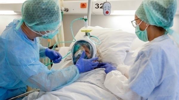 Η θεραπεία με πλάσμα ιαθέντων μειώνει τη σοβαρότητα της νόσου Covid-19, σύμφωνα με έρευνα