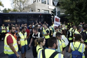 Συγκέντρωση μεταλλωρύχων από τη Χαλκιδική έξω από το υπουργείο Περιβάλλοντος