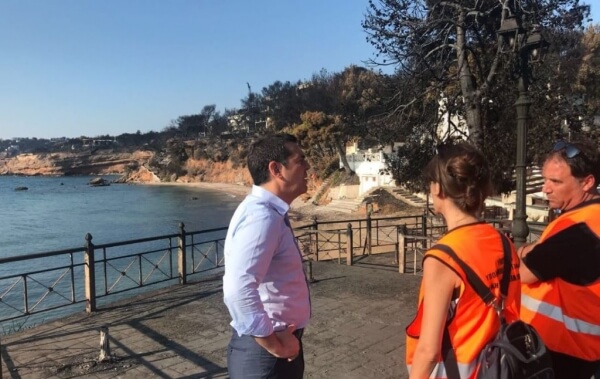 Στο Μάτι ο πρωθυπουργός Αλέξης Τσίπρας